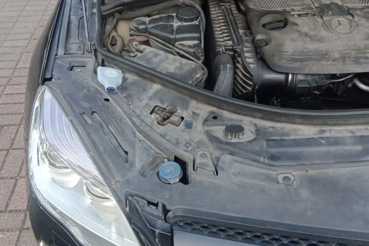 Used Mercedes-Benz R-Class 2011 R 350 L 4MATIC Engine Bay Right