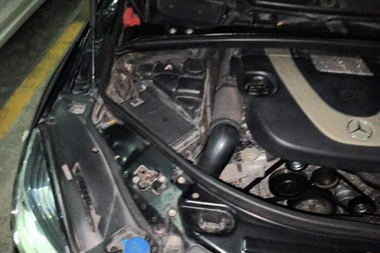 Used Mercedes-Benz R-Class 2011 R 300 L Business Model Engine Bay Right
