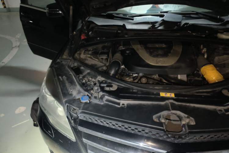 Used Mercedes-Benz R-Class 2011 R 300 L Business Model Engine Bay Right