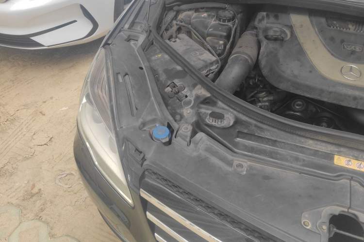 Used Mercedes-Benz R-Class 2011 R 300 L Business Model Engine Bay Right