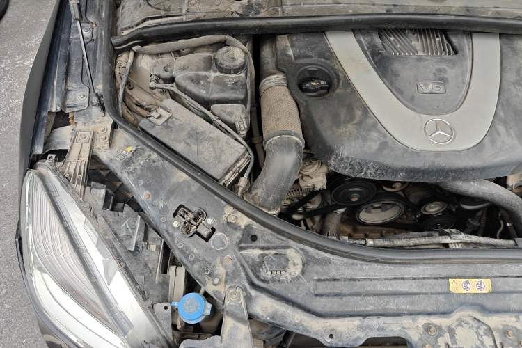 Used Mercedes-Benz R-Class 2011 R 300 L Business Model Engine Bay Right