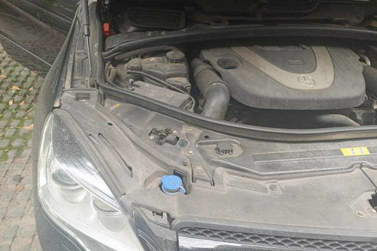 Used Mercedes-Benz R-Class 2011 R 300 L Business Model Engine Bay Right