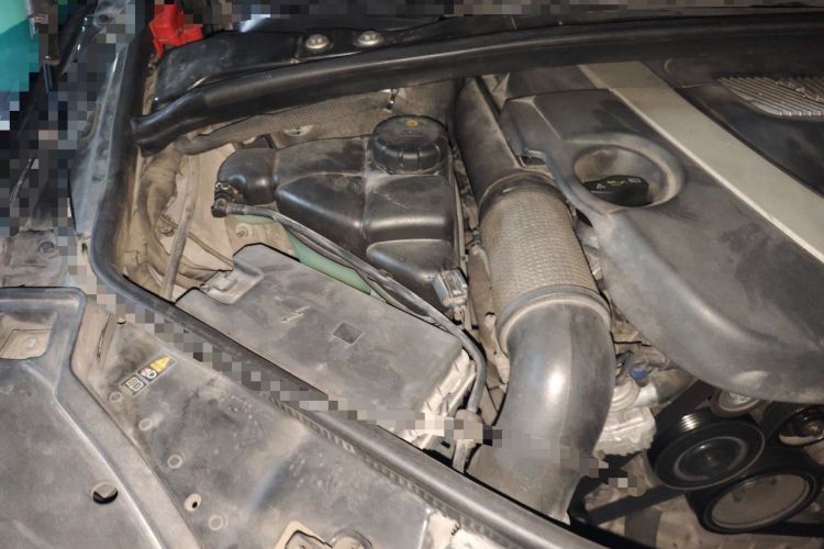 Used Mercedes-Benz R-Class 2011 R 300 L Business Model Engine Bay Right