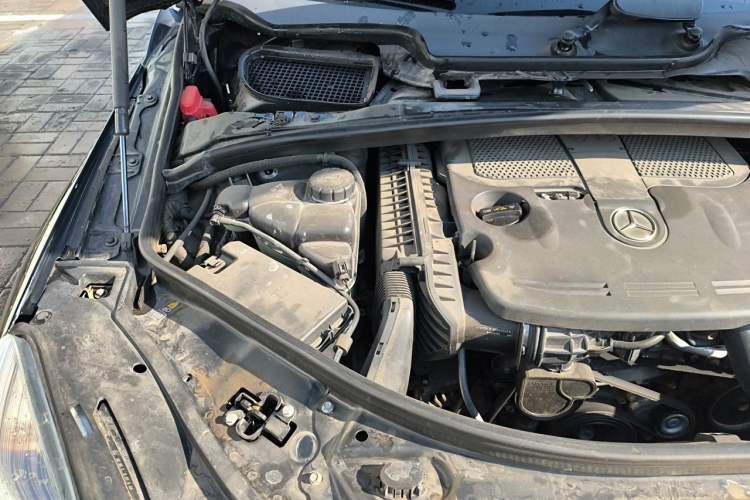 Used Mercedes-Benz R-Class 2011 R 350 L 4MATIC Engine Bay Right