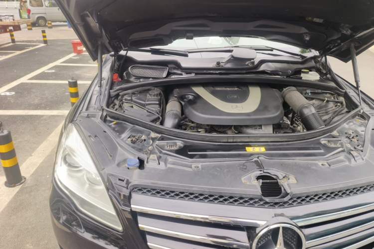 Used Mercedes-Benz R-Class 2011 R 300 L Business Model Engine Bay Right