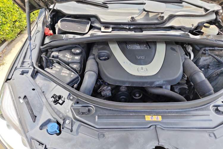 Used Mercedes-Benz R-Class 2011 R 300 L Business Model Engine Bay Right