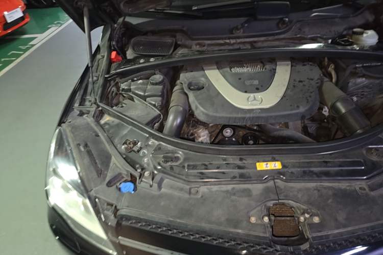 Used Mercedes-Benz R-Class 2011 R 300 L Business Model Engine Bay Right