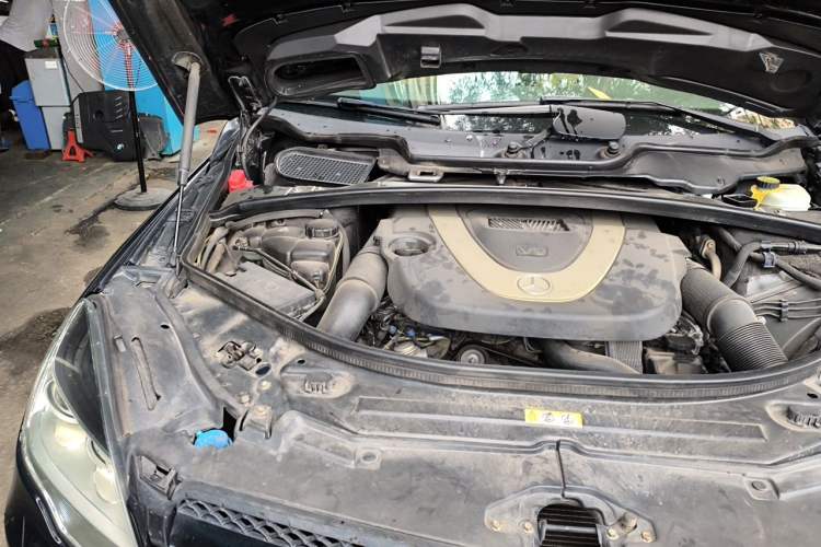 Used Mercedes-Benz R-Class 2011 R 300 L Business Model Engine Bay Right
