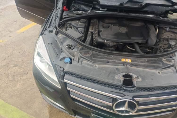 Used Mercedes-Benz R-Class 2011 R 350 L 4MATIC Engine Bay Right