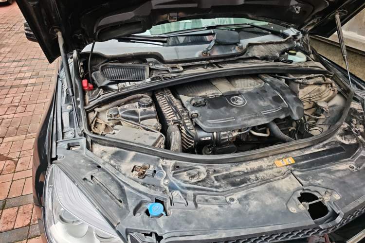 Used Mercedes-Benz R-Class 2011 R 350 L 4MATIC Engine Bay Right