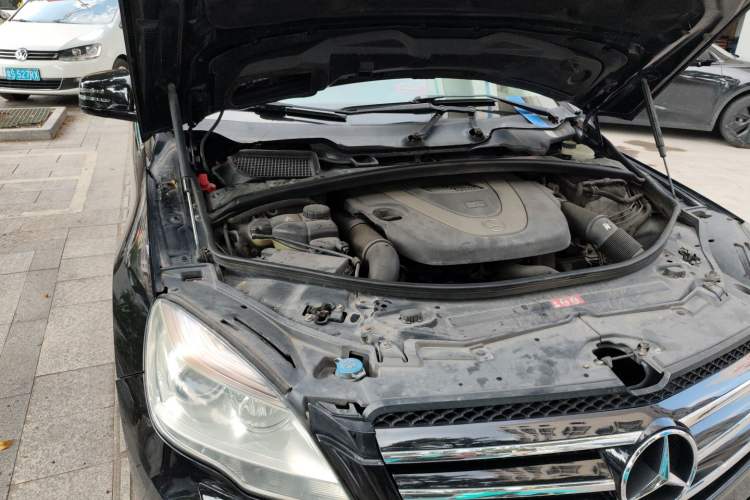 Used Mercedes-Benz R-Class 2011 R 350 L 4MATIC Engine Bay Right