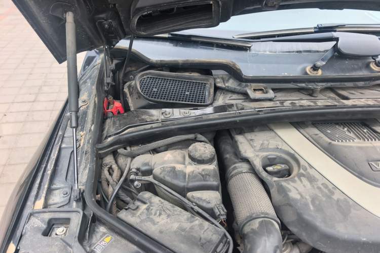 Used Mercedes-Benz R-Class 2011 R 300 L Business Model Engine Bay Right