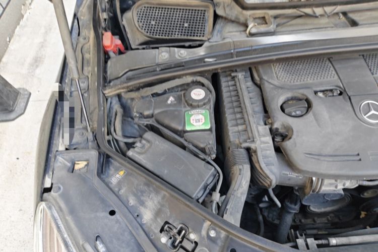 Used Mercedes-Benz R-Class 2011 R 350 L 4MATIC Engine Bay Right