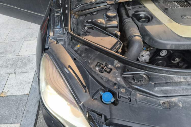 Used Mercedes-Benz R-Class 2011 R 350 L 4MATIC Engine Bay Right