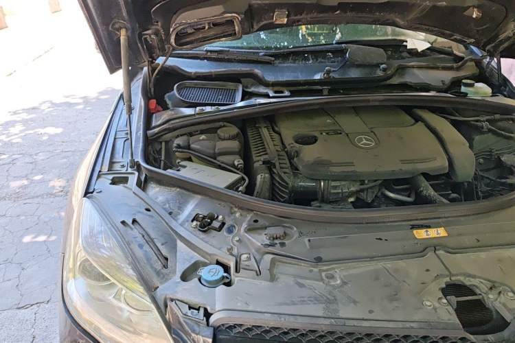 Used Mercedes-Benz R-Class 2011 R 350 L 4MATIC Engine Bay Right