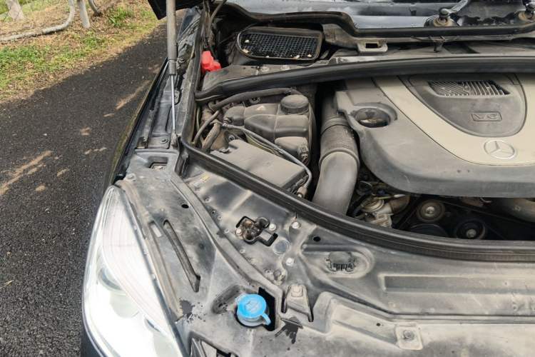 Used Mercedes-Benz R-Class 2011 R 300 L Business Model Engine Bay Right