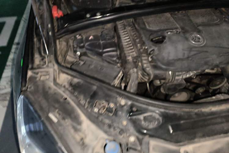 Used Mercedes-Benz R-Class 2011 R 350 L 4MATIC Engine Bay Right