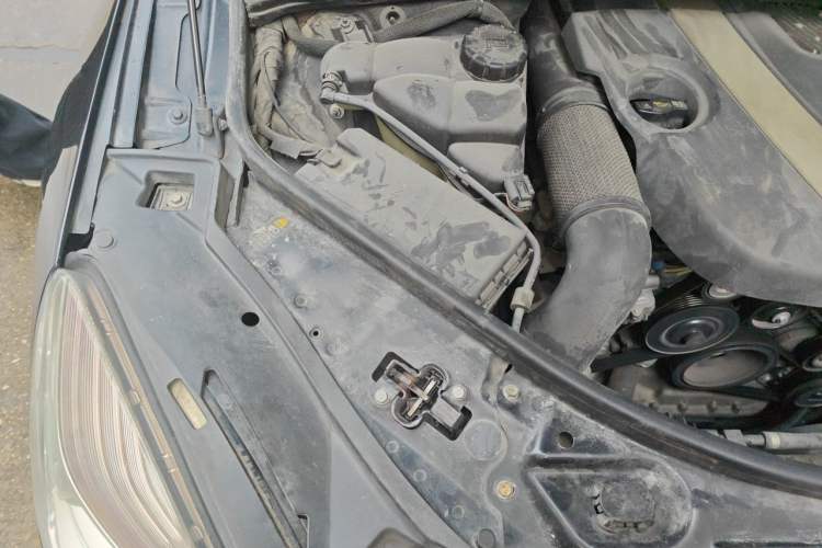 Used Mercedes-Benz R-Class 2011 R 300 L Business Model Engine Bay Right