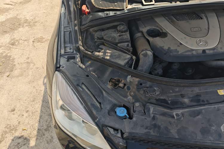 Used Mercedes-Benz R-Class 2011 R 350 L 4MATIC Engine Bay Right