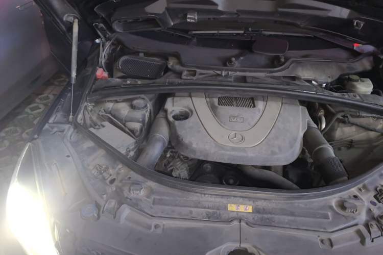Used Mercedes-Benz R-Class 2011 R 300 L Business Model Engine Bay Right