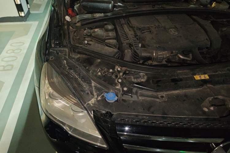 Used Mercedes-Benz R-Class 2011 R 350 L 4MATIC Engine Bay Right