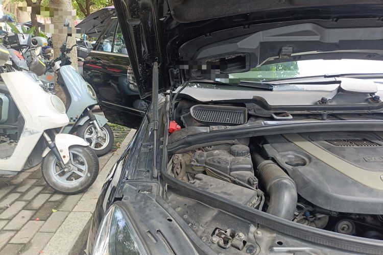 Used Mercedes-Benz R-Class 2011 R 300 L Business Model Engine Bay Right