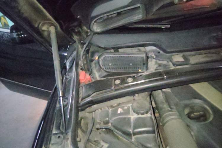 Used Mercedes-Benz R-Class 2011 R 350 L 4MATIC Engine Bay Right