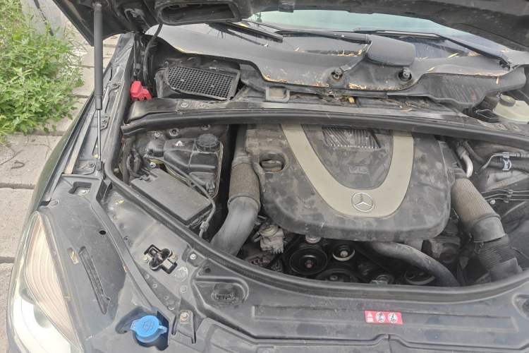 Used Mercedes-Benz R-Class  Engine Bay Right