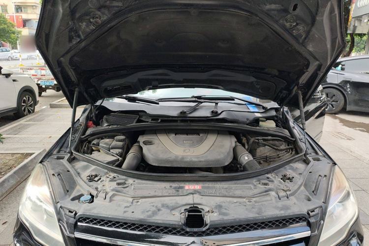 Used Mercedes-Benz R-Class 2011 R 350 L 4MATIC Engine Bay