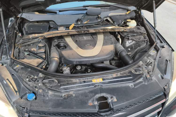 Used Mercedes-Benz R-Class 2011 R 350 L 4MATIC Engine Bay