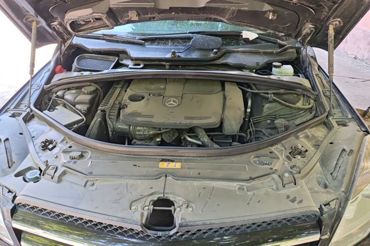 Used Mercedes-Benz R-Class 2011 R 350 L 4MATIC Engine Bay