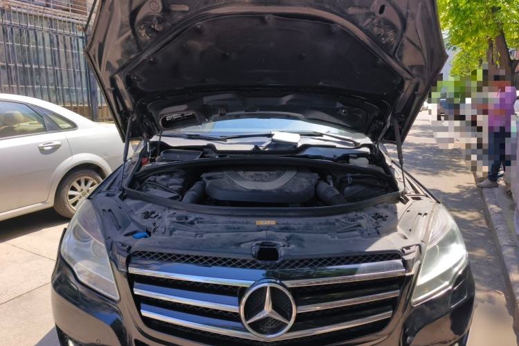 Used Mercedes-Benz R-Class 2011 R 300 L Business Model Engine Bay
