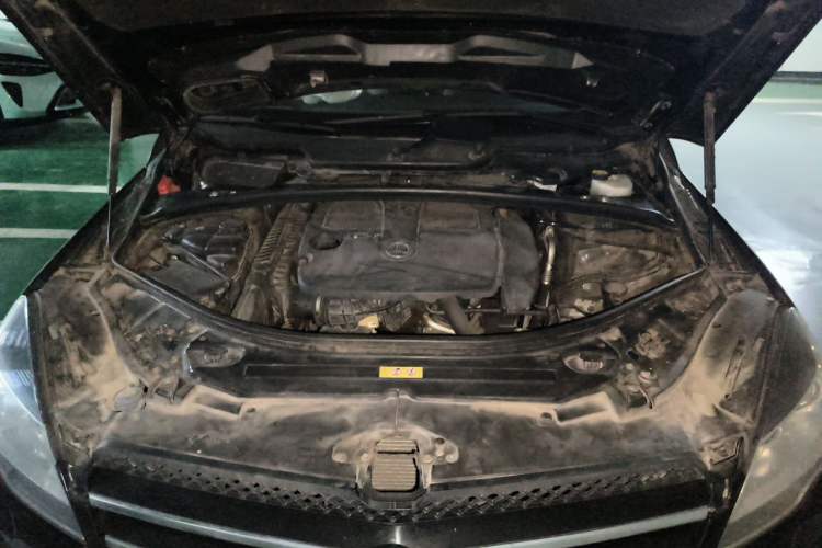 Used Mercedes-Benz R-Class 2011 R 350 L 4MATIC Engine Bay