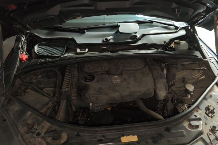 Used Mercedes-Benz R-Class 2011 R 350 L 4MATIC Engine Bay