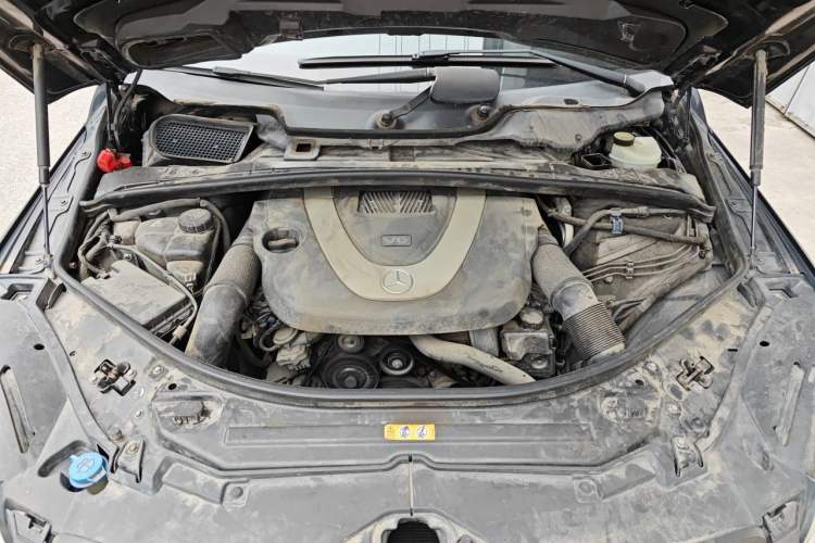 Used Mercedes-Benz R-Class 2011 R 300 L Business Model Engine Bay