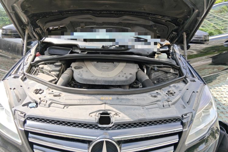 Used Mercedes-Benz R-Class 2011 R 300 L Business Model Engine Bay