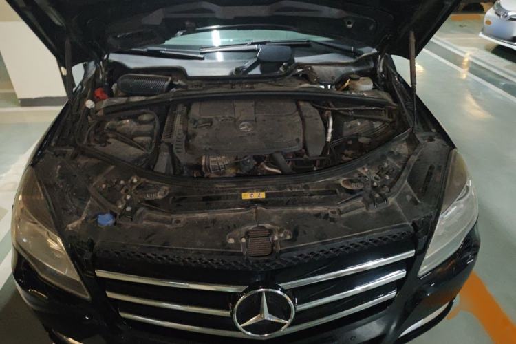 Used Mercedes-Benz R-Class 2011 R 350 L 4MATIC Engine Bay