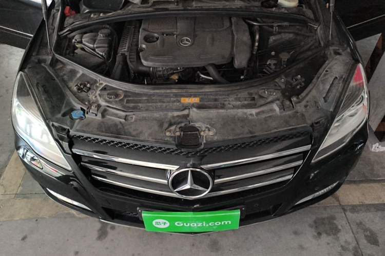 Used Mercedes-Benz R-Class 2011 R 350 L 4MATIC Engine Bay