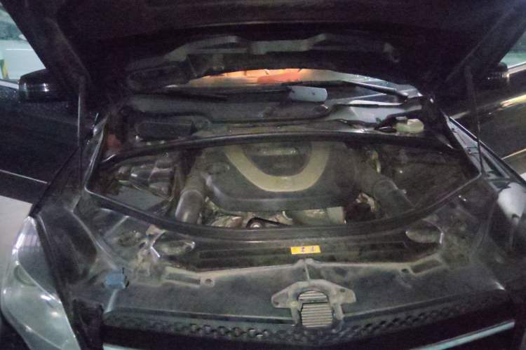 Used Mercedes-Benz R-Class 2011 R 350 L 4MATIC Engine Bay