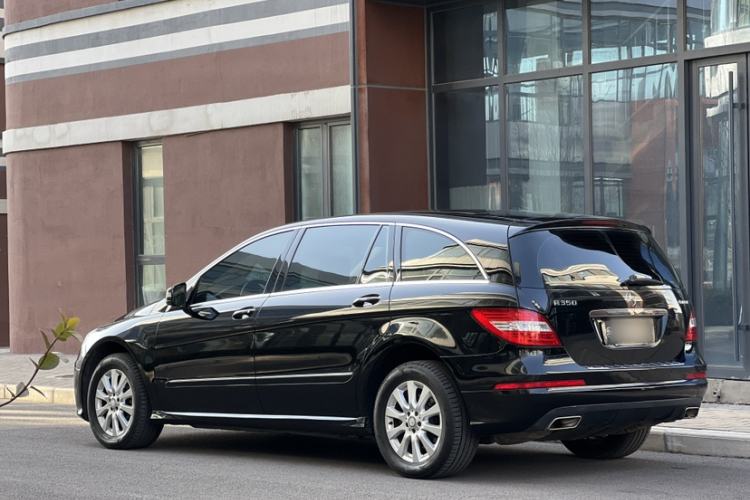 Used Mercedes-Benz R-Class 2011 R 350 L 4MATIC Exterior 4