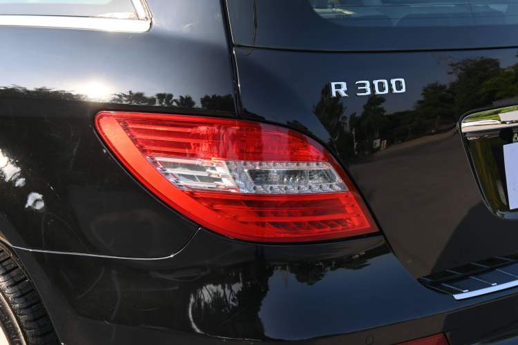 Used Mercedes-Benz R-Class 2011 R 300 L Business Model Exterior 6