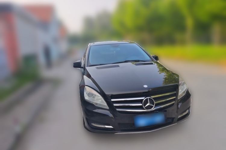 Used Mercedes-Benz R-Class 2011 R 350 L 4MATIC Front Right 45 Deg