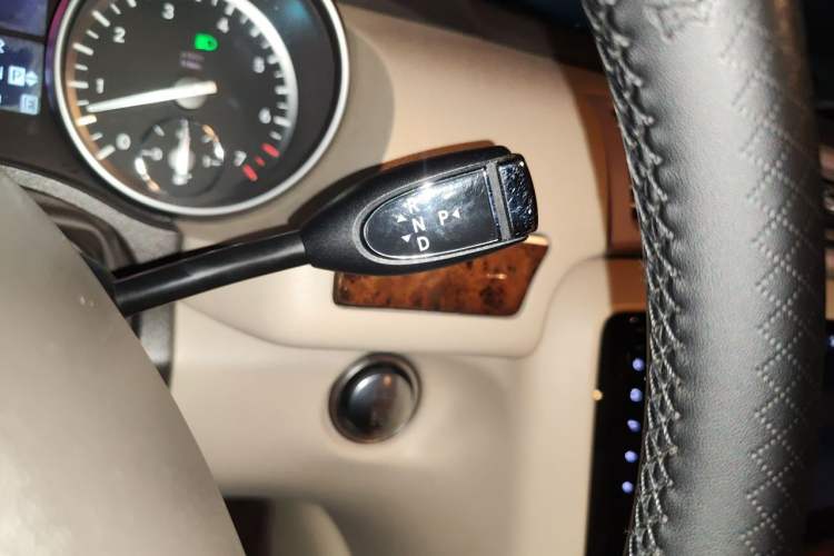Used Mercedes-Benz R-Class 2011 R 350 L 4MATIC Gear Lever