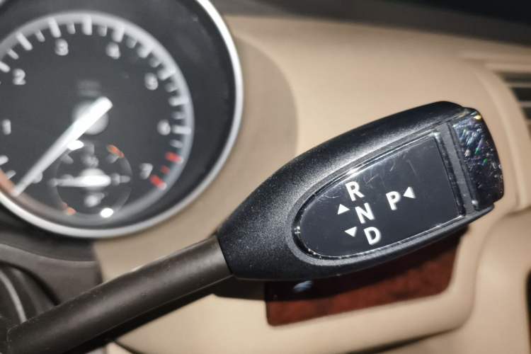 Used Mercedes-Benz R-Class 2011 R 350 L 4MATIC Gear Lever