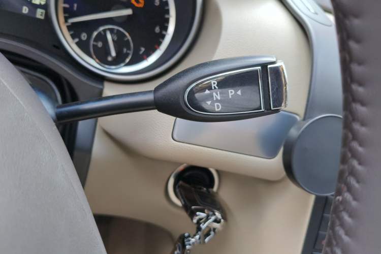 Used Mercedes-Benz R-Class 2011 R 300 L Business Model Gear Lever