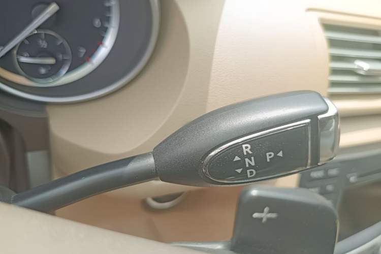 Used Mercedes-Benz R-Class 2011 R 300 L Business Model Gear Lever