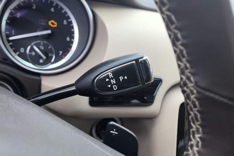 Used Mercedes-Benz R-Class 2011 R 350 L 4MATIC Gear Lever