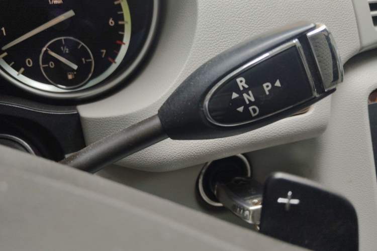 Used Mercedes-Benz R-Class 2011 R 300 L Business Model Gear Lever