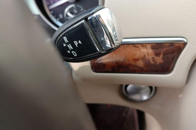 Used Mercedes-Benz R-Class 2011 R 350 L 4MATIC Gear Lever