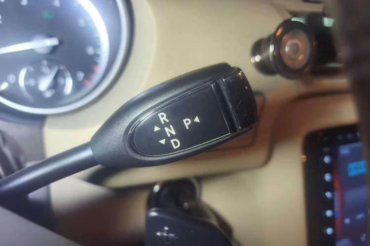 Used Mercedes-Benz R-Class 2011 R 300 L Business Model Gear Lever